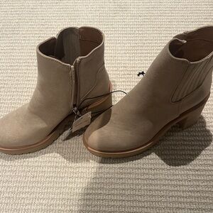 Universal Thread Women's Beige Ankle Booties